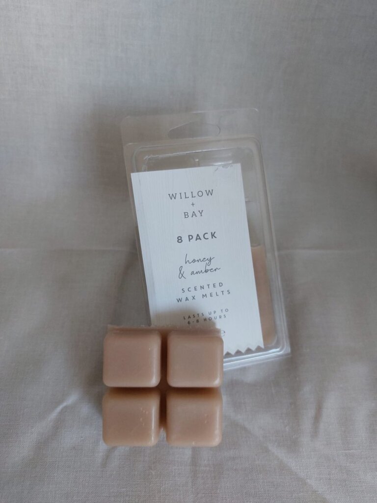 Willow &amp; Bay Scented Wax Melts - Honing &amp; Amber - 8x10 gram - Wax Melts